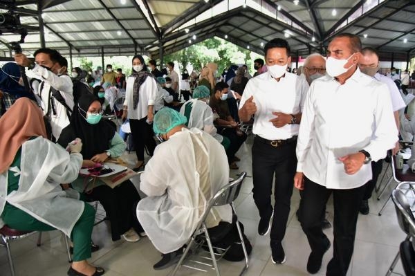 Persiapan Kuliah Tatap Muka, Edy Rahmayadi Tinjau Vaksinasi di Kampus USU